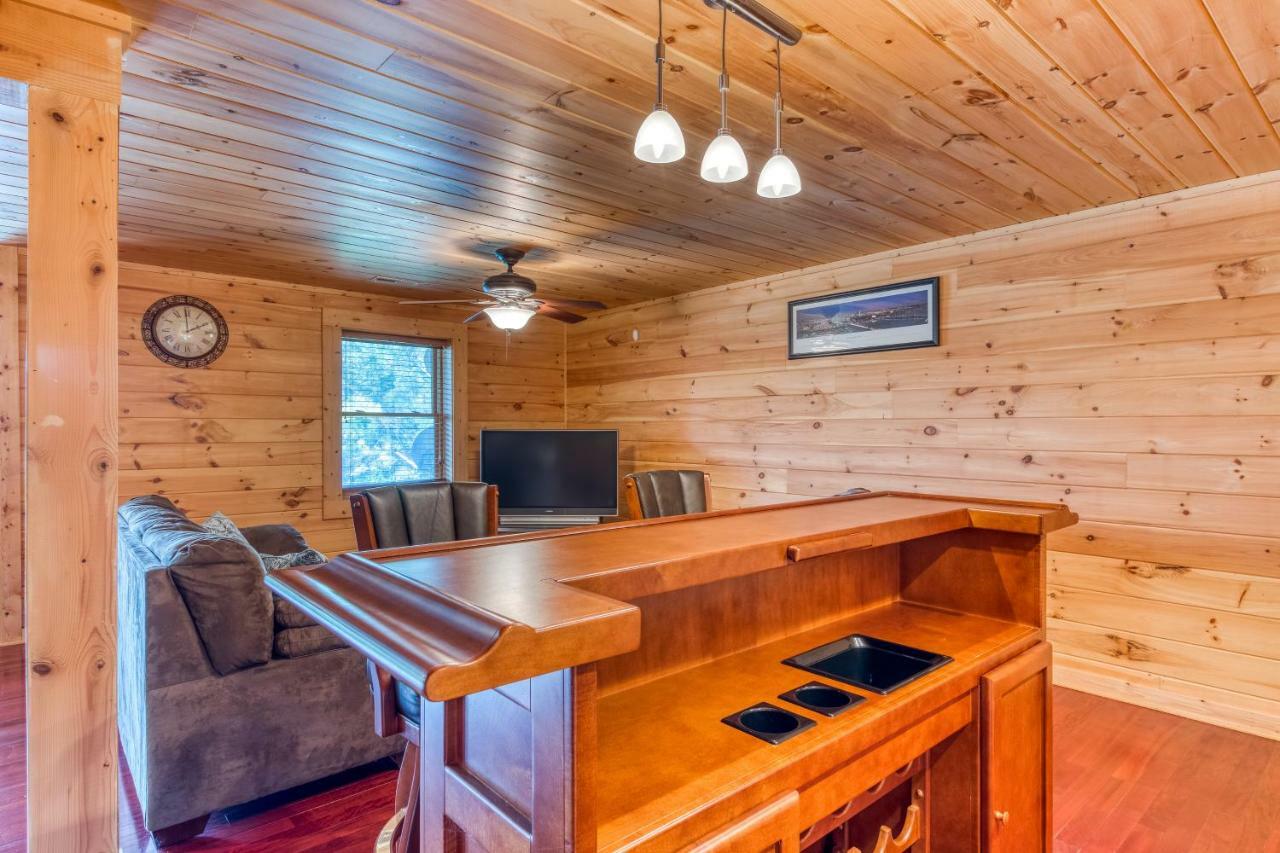 Majestic Lakefront Lodge Севьервилл Экстерьер фото