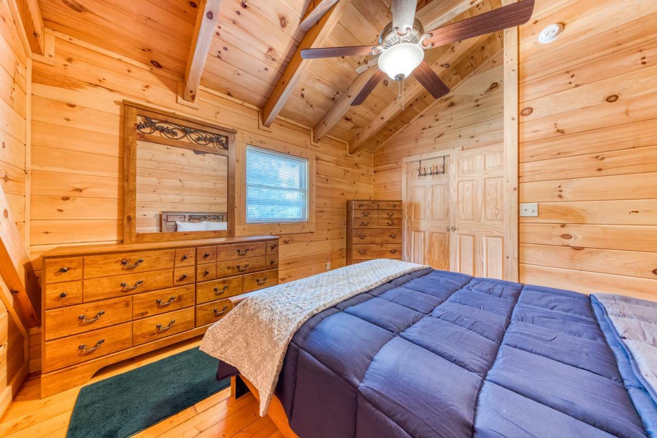 Majestic Lakefront Lodge Севьервилл Экстерьер фото