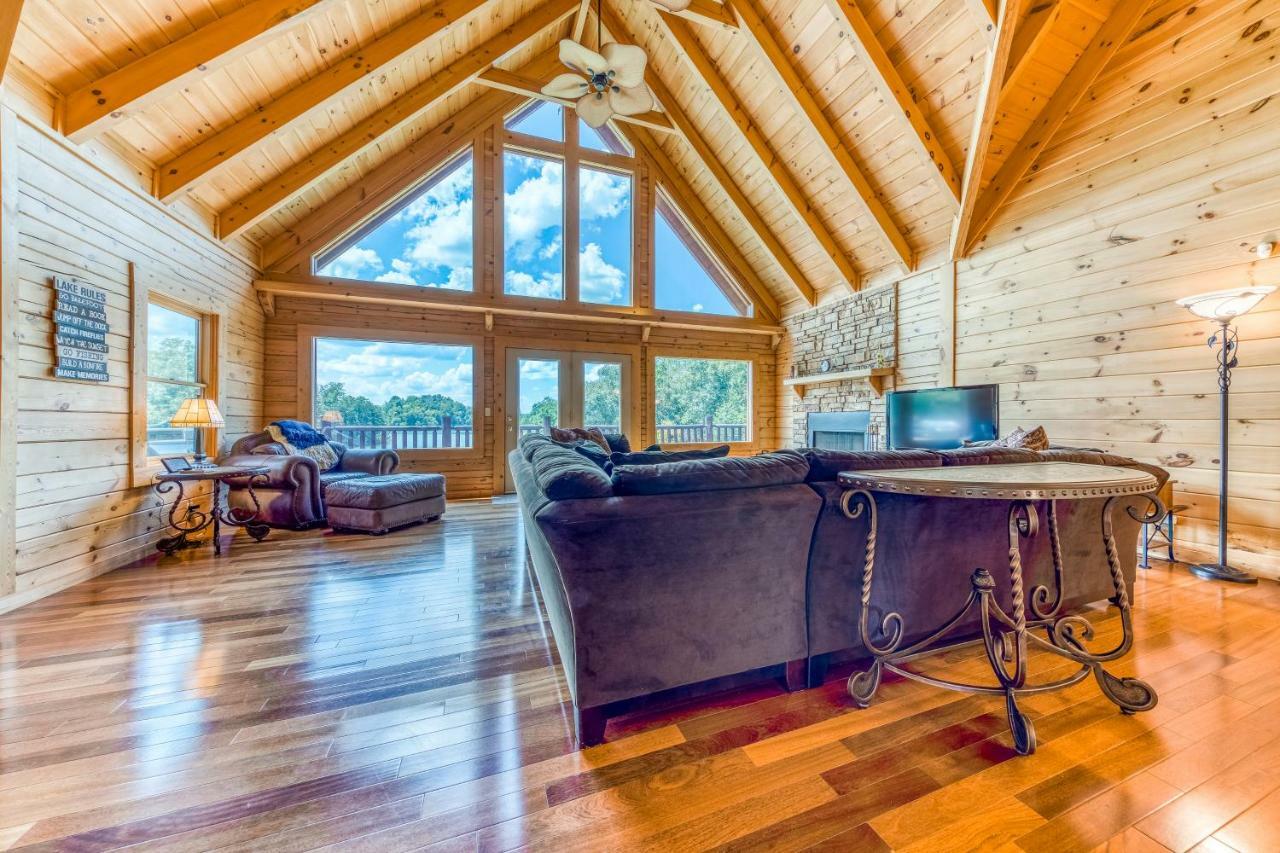 Majestic Lakefront Lodge Севьервилл Экстерьер фото