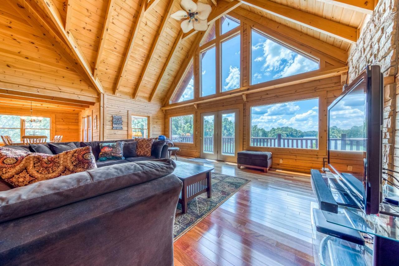 Majestic Lakefront Lodge Севьервилл Экстерьер фото