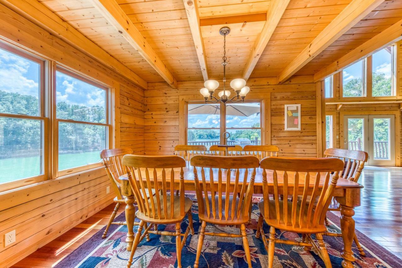Majestic Lakefront Lodge Севьервилл Экстерьер фото