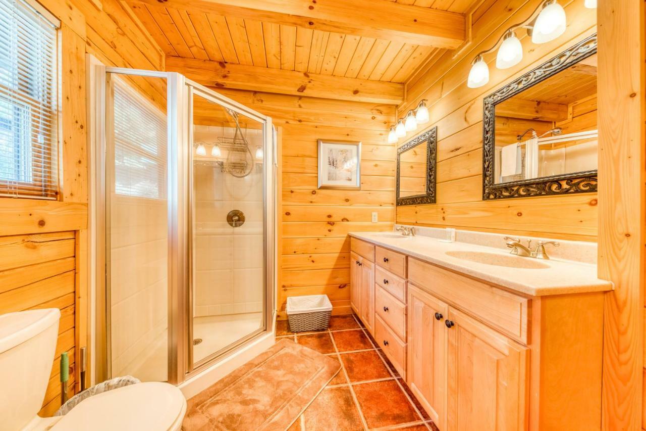 Majestic Lakefront Lodge Севьервилл Экстерьер фото