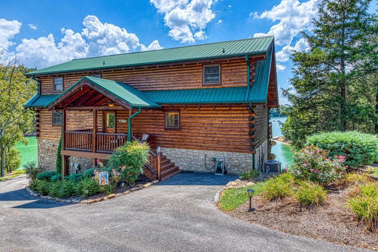 Majestic Lakefront Lodge Севьервилл Экстерьер фото