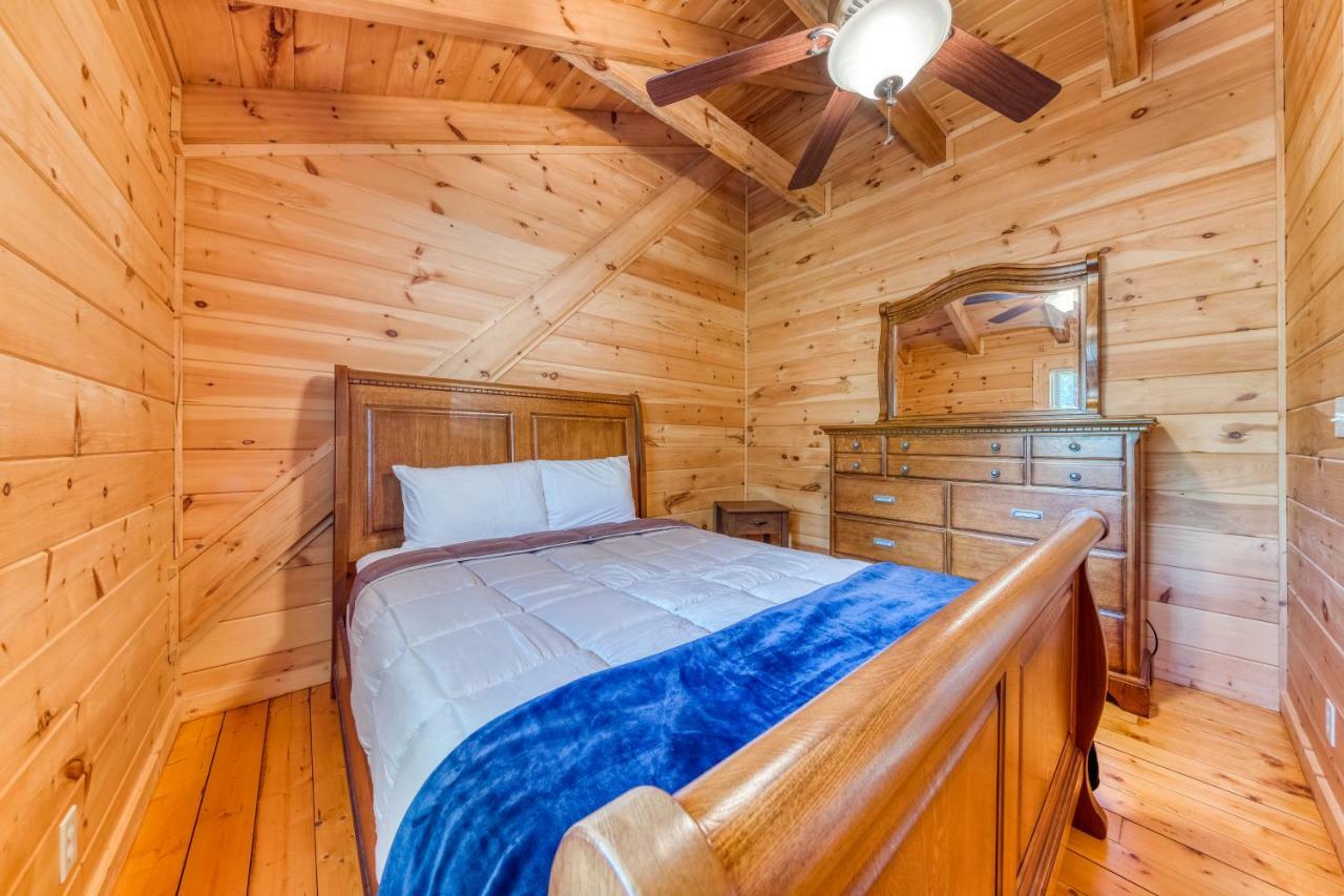 Majestic Lakefront Lodge Севьервилл Экстерьер фото
