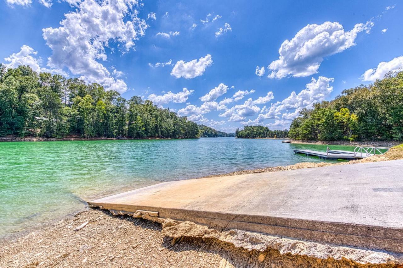 Majestic Lakefront Lodge Севьервилл Экстерьер фото