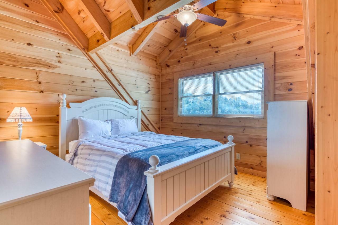 Majestic Lakefront Lodge Севьервилл Экстерьер фото