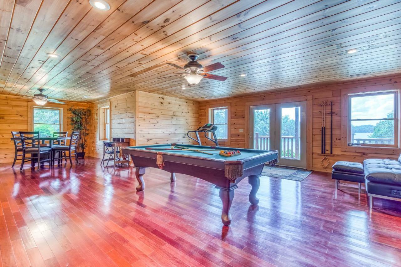 Majestic Lakefront Lodge Севьервилл Экстерьер фото